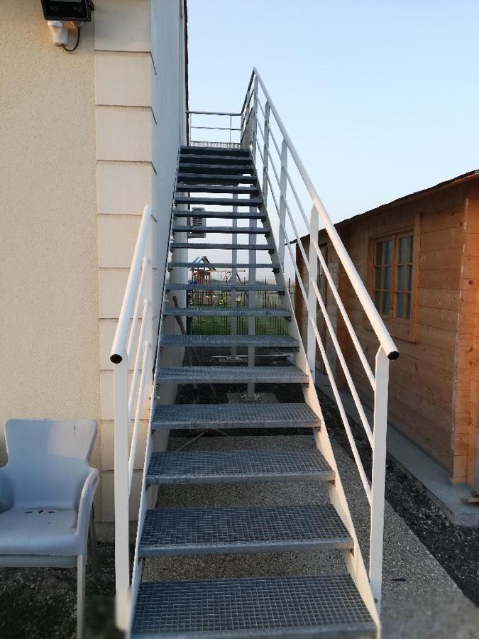 Les Fermiers Bed and Breakfast Giremoutiers Exteriör bild